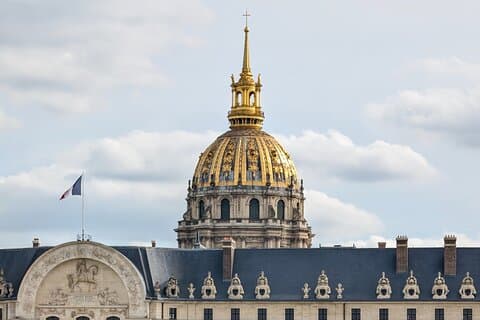 Tour privato di 4 ore a Parigi in un'auto d'epoca