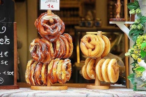Tour a piedi dello Street Food di Strasburgo con una guida locale