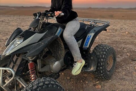 Agafay Desert Quad Biking con cena e spettacolo piscina