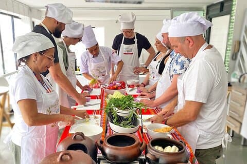 Classe de culinária peruana, passeio de mercado local e degustação de frutas exóticas