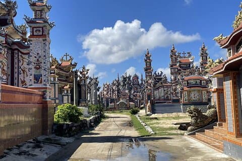 Da Nang till Hue privatbil via Monkey Mountain & Ghost City