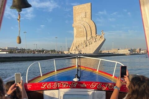 Paseo en barco tradicional por Lisboa durante el día y al atardecer Crucero turístico