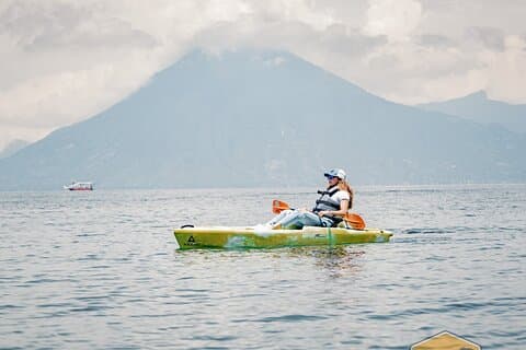 Kajakken op het meer van Atitlan