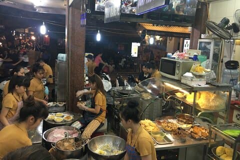 Small Group Hanoi Street Food Walking Tour med lokal guide