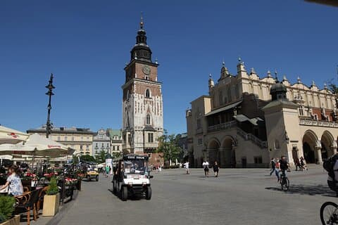 Tour de 90 minutos por la ciudad de Cracovia en grupos pequeños en coche eléctrico