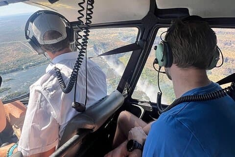 ビクトリア滝上空をヘリコプターで巡るツアー(無料ホテル送迎付き)