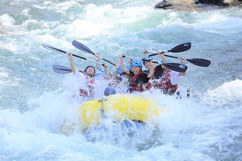 Meet at 10:00am on site - Half-day rafting tour (3 hours)