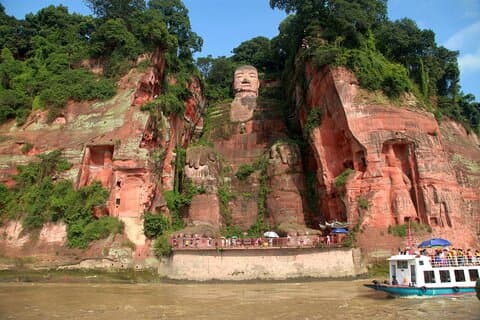 Day tour Chengdu Panda Base Leshan Giant Buddha with local Lunch