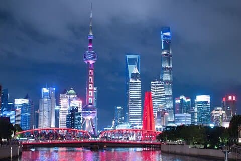 4-Hr Shanghai Layover Tour: Maglev, Wet Market, Food, Landmarks