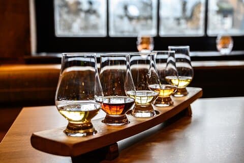 Tour privato di 1 giorno a Yilan al whisky Kavalan e ai tesori culturali