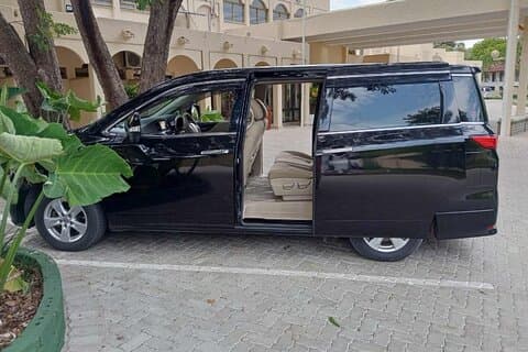 Flughafentransfer zu den Victoriafällen im privaten Minivan