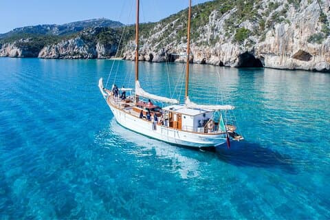 Gulf of Orosei med vintage seilskip fra Cala Gonone