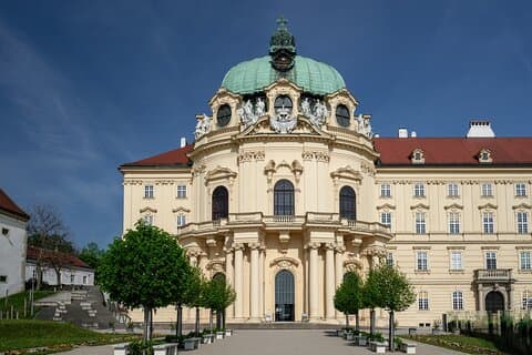 3 Castles & Wine Private Tour in Wachau Valley with Melk Church