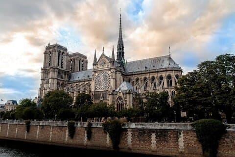 Notre Dame Outdoor and City Center of Paris with Local Guide