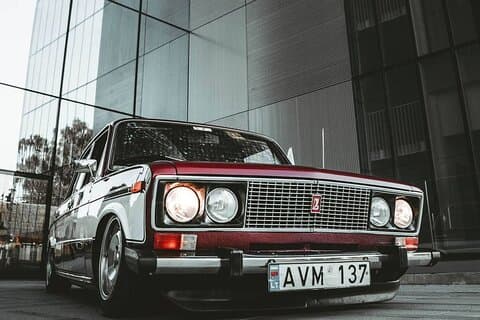 2-timmars London privat guidad tur via Classic Low Rider Lada