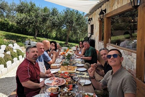 Matlagingskurs for focaccia og pesto på den romerske landsbygda