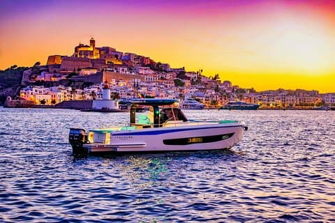 Passeio de barco privado e luxuoso por Ibiza e Formentera
