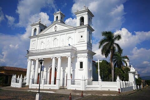 Archäologie und kolonialer Charme: Private Tour durch Cihuatán und Suchitoto
