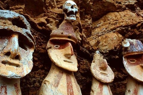 Chachapoyas: Karajía Sarcophagi & Caves de Quiocta