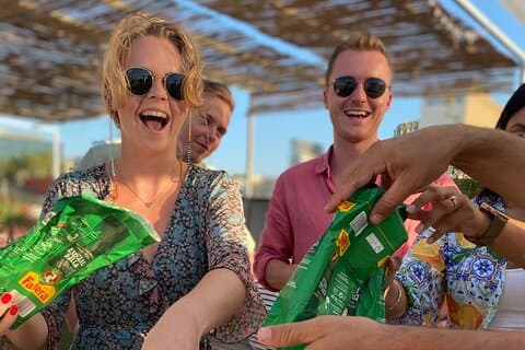 Paella kookles op het dak van Barcelona met Sangria en lokale gastheer
