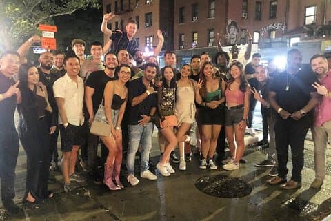 NYC Bar Crawl : Jeux, Musique live et vie nocturne underground