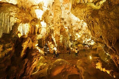 Explore Thien Cung Cave and 4 Hours Halong Bay Cruise with Lunch
