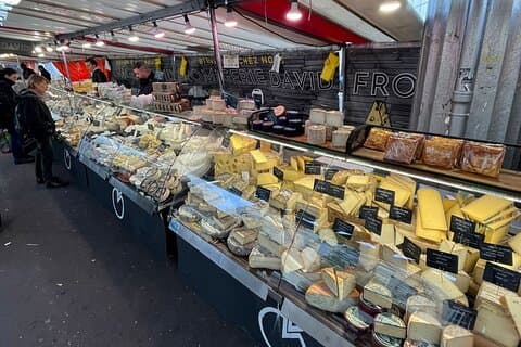 Domingo por la mañana Torre Eiffel Tour por el mercado de alimentos -Máx. 8 personas
