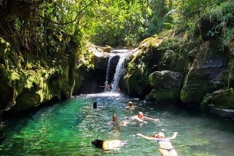 Excursión de día completo a cascadas escondidas y yoga relajante en la naturaleza