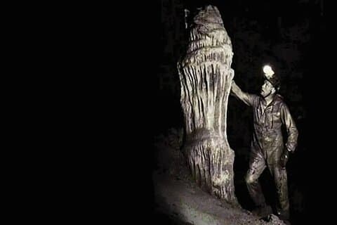 エクアドルの謎めいたクエバDEロスタヨスを発見
