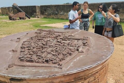 Passeggiata al Forte di Galle con Tharindu