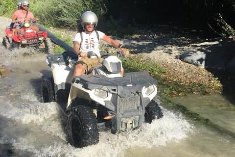 Tour adrenalinico Gole dell'Alcantara Quad e torrentismo