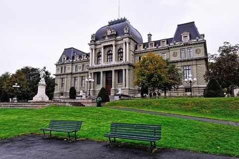 Guided Walking Tour in Lausanne