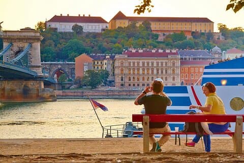Private Walking Tour in Spanish of Budapest with Local Guide