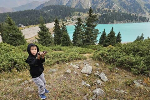 Privérondleiding over het grote Almaty-meer