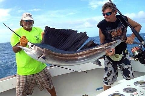 Isla privada y excursiones de pesca en Key West 37ft Knotty Cowgirl