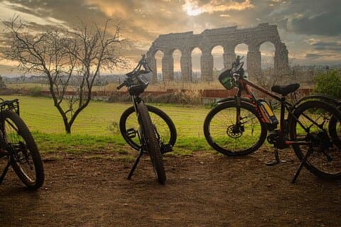 Deluxe Appian Way Bike Tour with Catacombs and Traditional Lunch