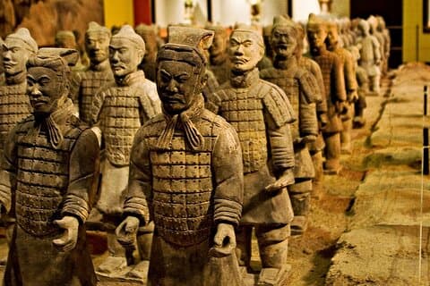 Besuchen Sie die Terrakotta-Armee mit dem Hochgeschwindigkeitszug ab Peking