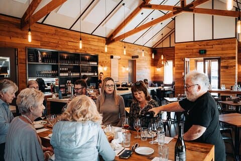 Privates Weinerlebnis in kleinen Mengen in Gibbston, Queenstown.
