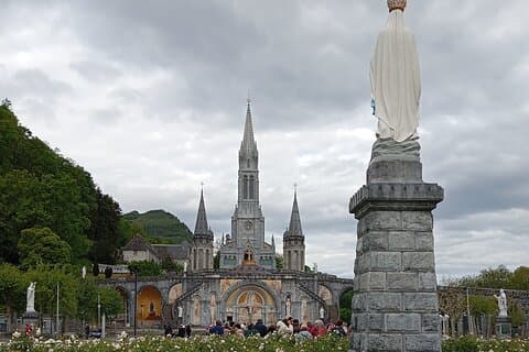 Itinerario mariano : Lourdes e altri santuari