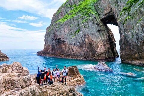 Viaggio da un'isola all'altra di Sai Kung Quattro archi marini a Hong Kong