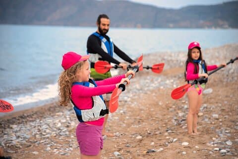 Excursion en kayak de mer autour de la baie de Kissamos pour les familles