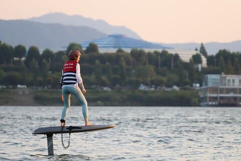 Seoul: Efoil- en windsurfervaringen in de Han-rivier