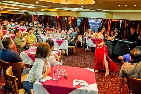 Lokalt middagskrydstogt med mavedanseshow i Kairo