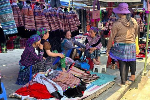 Tour del mercato domenicale di Bac Ha (privato)