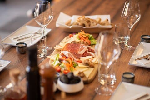 Cata de vinos educativa en Split