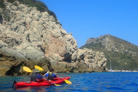 4-stündige Kajaktour am Capo Figari (Golfo Aranci)