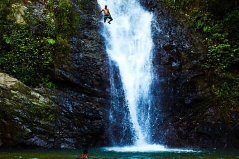 Fiji eventyr: Biausevu Waterfall & Dunes vandreture Combo Tour!