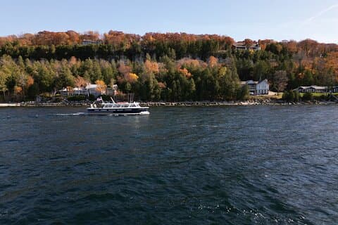 Strawberry Islands Scenic Boat Tour and Historic Cottage Row