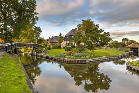 Private Giethoorn Tour from Amsterdam (Venice of Netherlands)