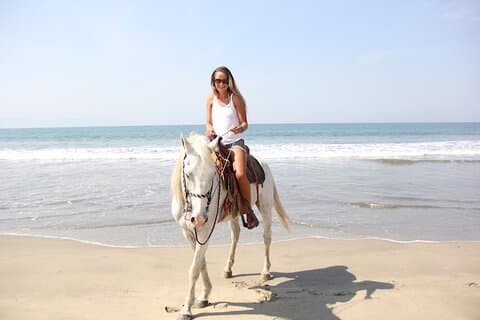 Side Horse Safari na floresta e praia com transfer